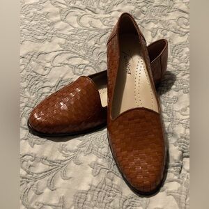 Trotters Brown woven flats size 7 SS